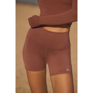 NWT Alo Airbrush High-Waist 5” Biker Short in Chestnut